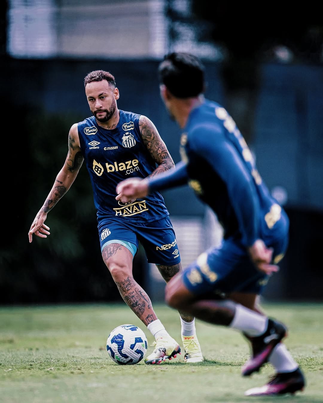 内马尔重返赛场，晋级下一阶段首场状态出色，阿森纳观众沸腾！气势如虹延续的简单介绍