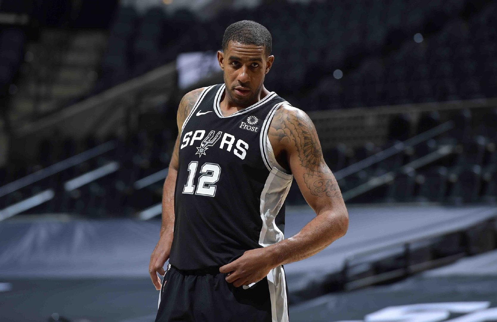 关于荷甲倒计时；达拉斯独行侠冲刺阶段内部沟通；细节引发关注；球迷炸锅；轮换策略成焦点的信息