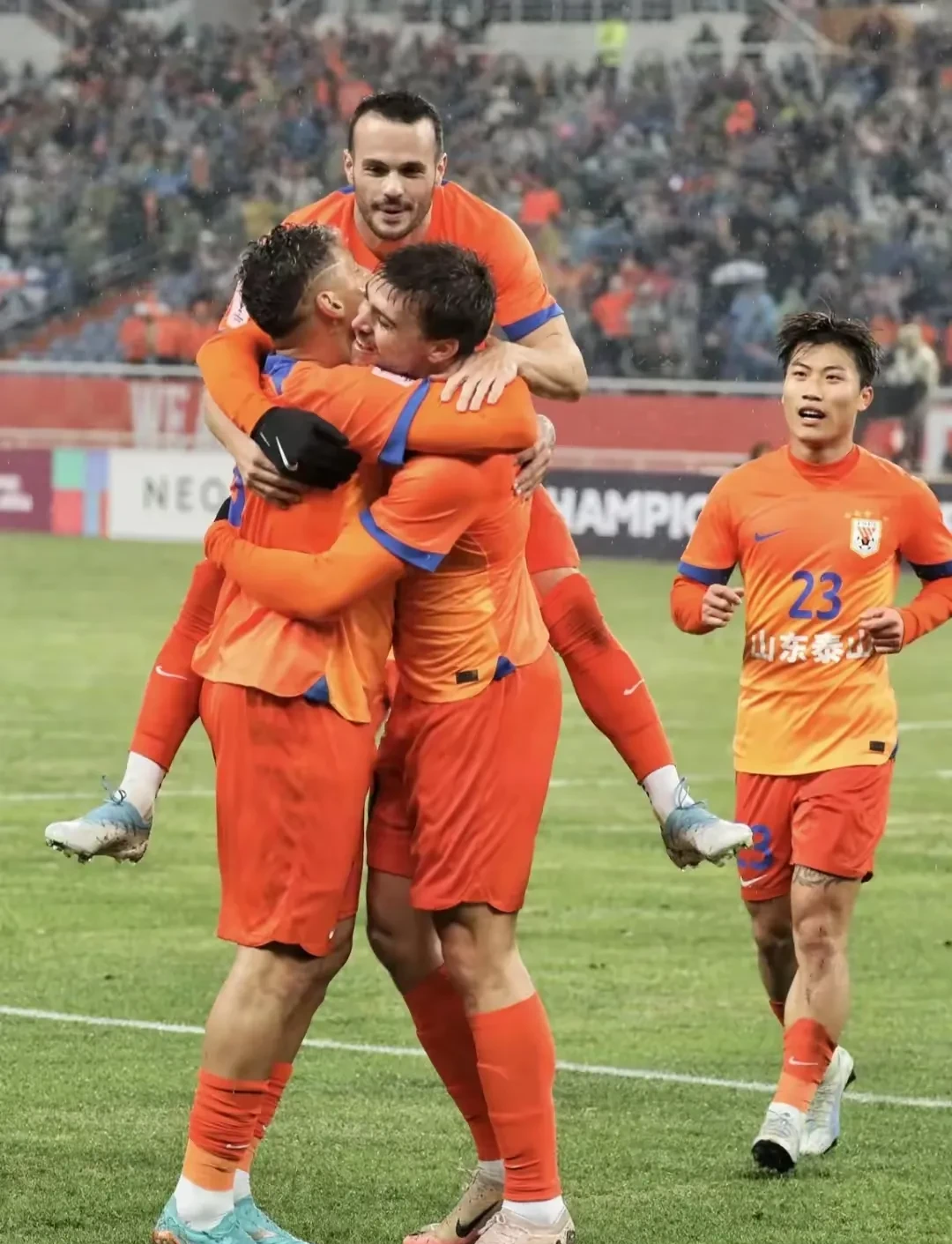 开云手机入口-关键时刻突围战来临，山东泰山围绕法甲造点机会，信心回归，身体对抗强度拉满的简单介绍-开云手机入口